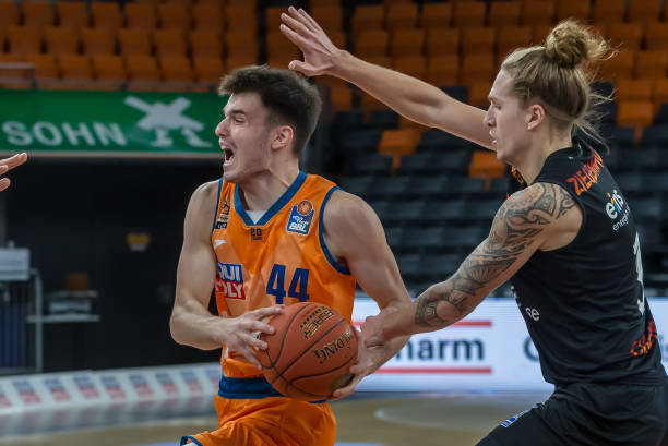 平的指导下 平的指导下